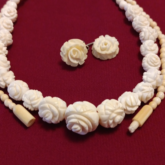 Vintage Ivory Rose/Flower Beaded Necklace & Earring Set - Picture 2 of 4